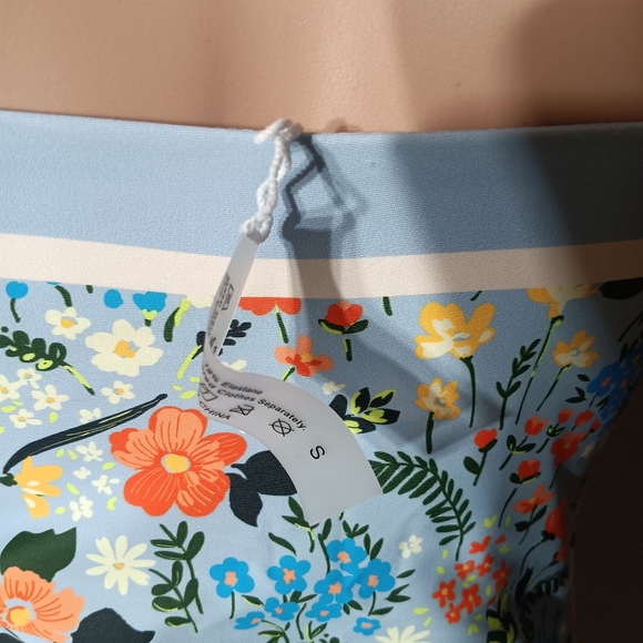 Size small nwt - Picture 11 of 13